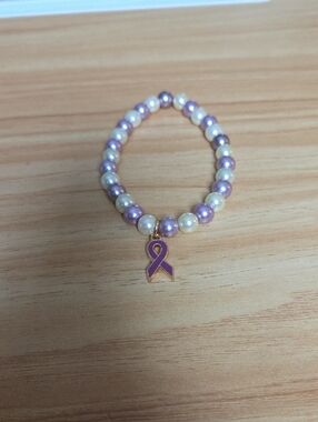 NWOT Purple Ribbon Charm Memory Wire bracelet  1046